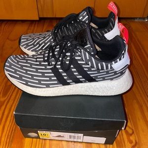 Adidas NMD R2 shoes